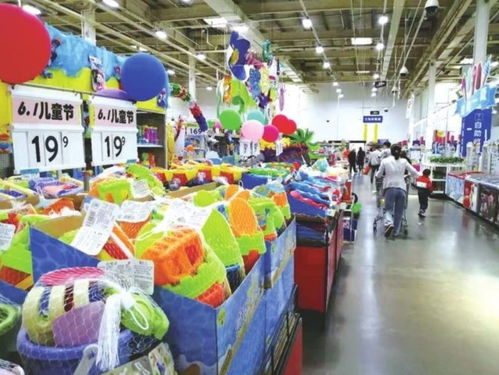 六一臨近，超市商場巧布兒童專區(qū)，玩具用品促銷掀熱潮